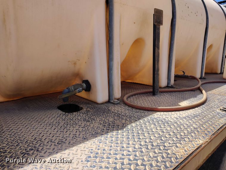 image for item ED0061 1993 International 4700 applicator truck