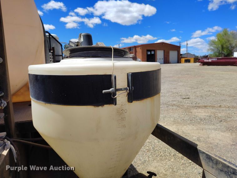 image for item ED0061 1993 International 4700 applicator truck