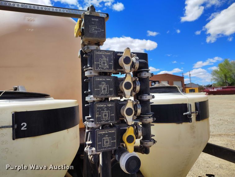 image for item ED0061 1993 International 4700 applicator truck