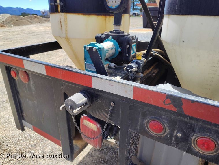 image for item ED0061 1993 International 4700 applicator truck