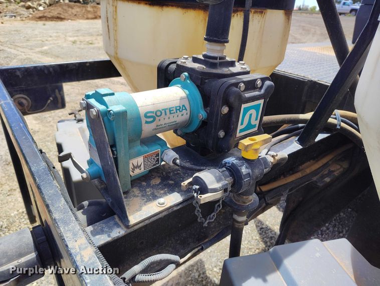 image for item ED0061 1993 International 4700 applicator truck