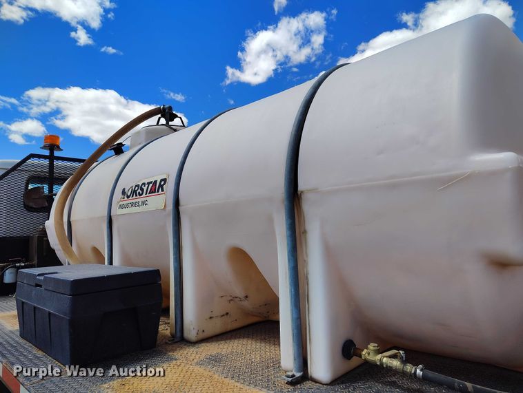 image for item ED0061 1993 International 4700 applicator truck