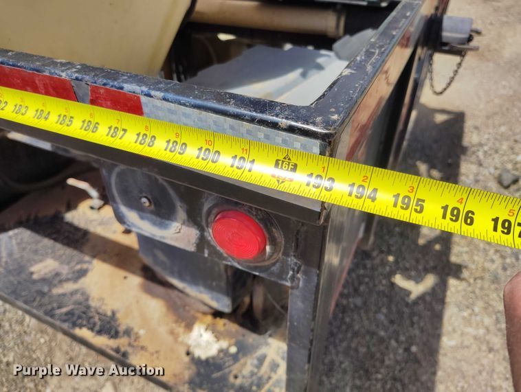 image for item ED0061 1993 International 4700 applicator truck