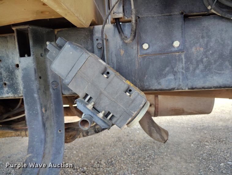 image for item ED0061 1993 International 4700 applicator truck