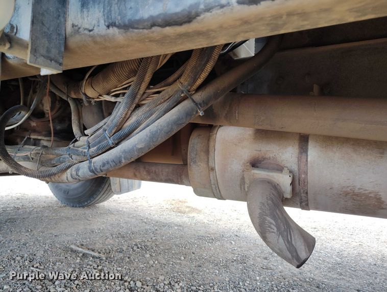 image for item ED0061 1993 International 4700 applicator truck