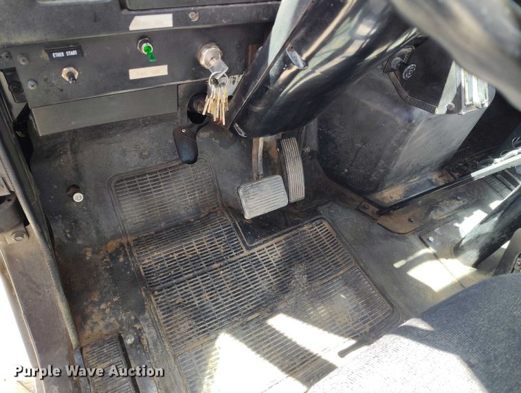 image for item ED0061 1993 International 4700 applicator truck