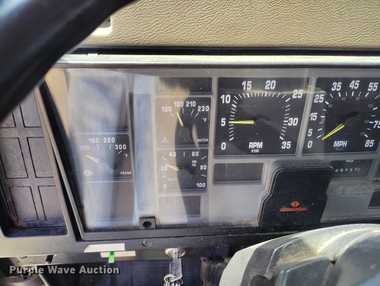 image for item ED0061 1993 International 4700 applicator truck