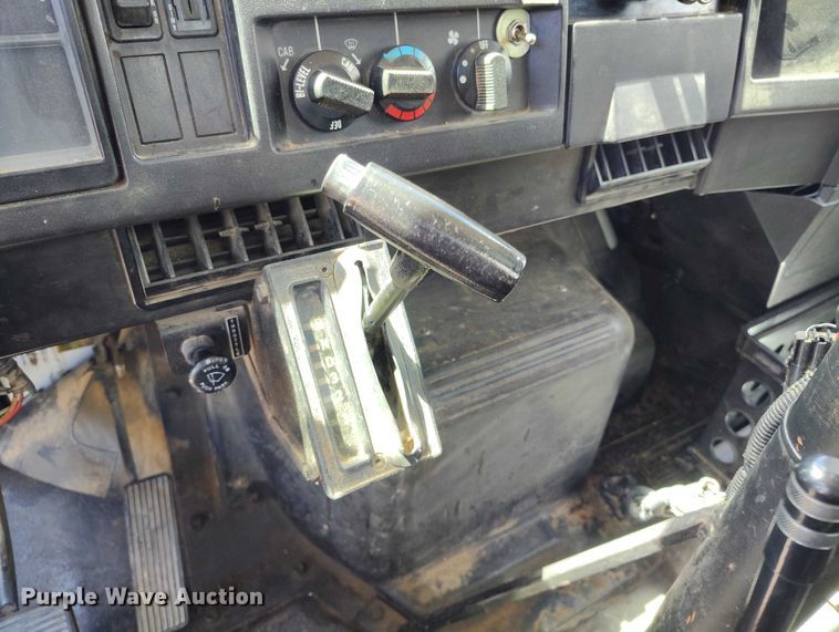 image for item ED0061 1993 International 4700 applicator truck