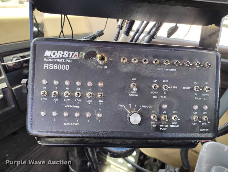 image for item ED0061 1993 International 4700 applicator truck