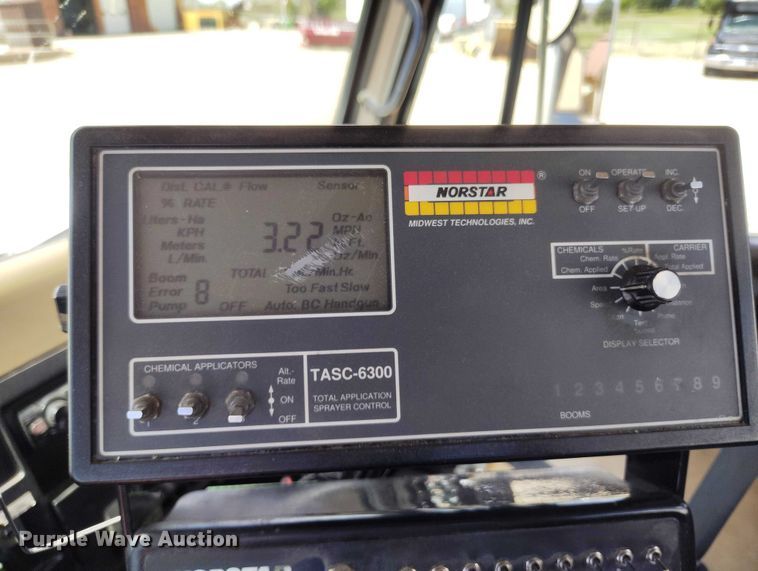 image for item ED0061 1993 International 4700 applicator truck