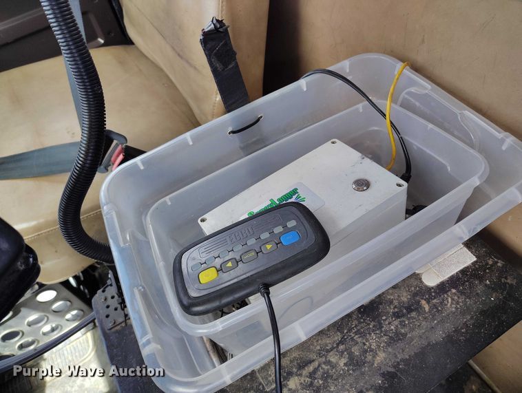 image for item ED0061 1993 International 4700 applicator truck