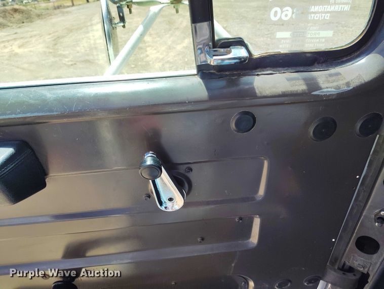 image for item ED0061 1993 International 4700 applicator truck