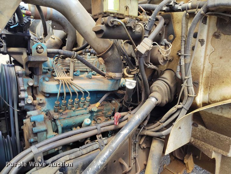 image for item ED0061 1993 International 4700 applicator truck