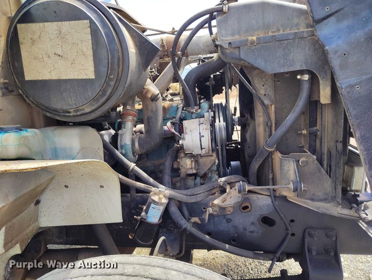 image for item ED0061 1993 International 4700 applicator truck