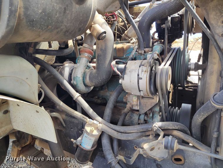 image for item ED0061 1993 International 4700 applicator truck