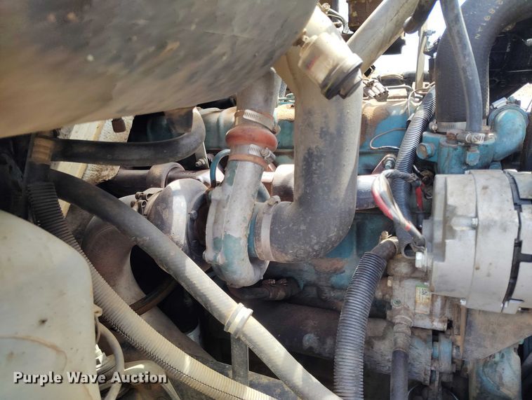 image for item ED0061 1993 International 4700 applicator truck