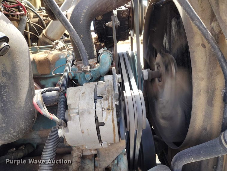 image for item ED0061 1993 International 4700 applicator truck