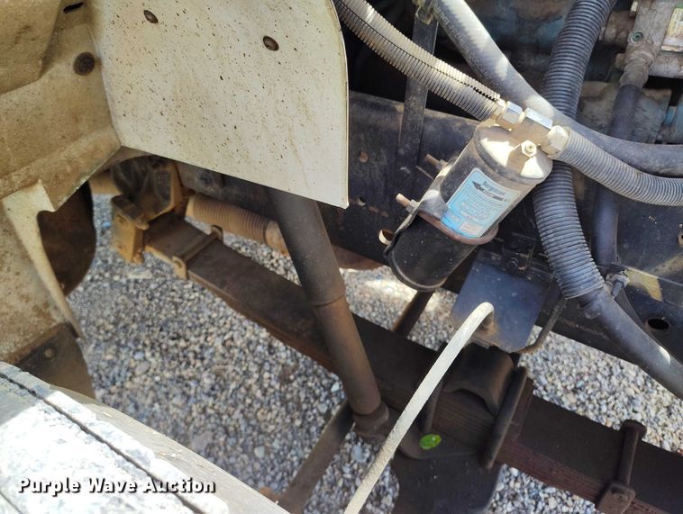 image for item ED0061 1993 International 4700 applicator truck