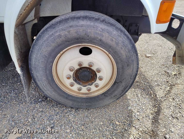 image for item ED0061 1993 International 4700 applicator truck