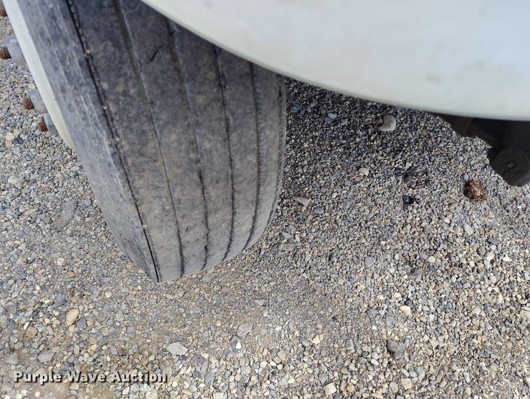 image for item ED0061 1993 International 4700 applicator truck