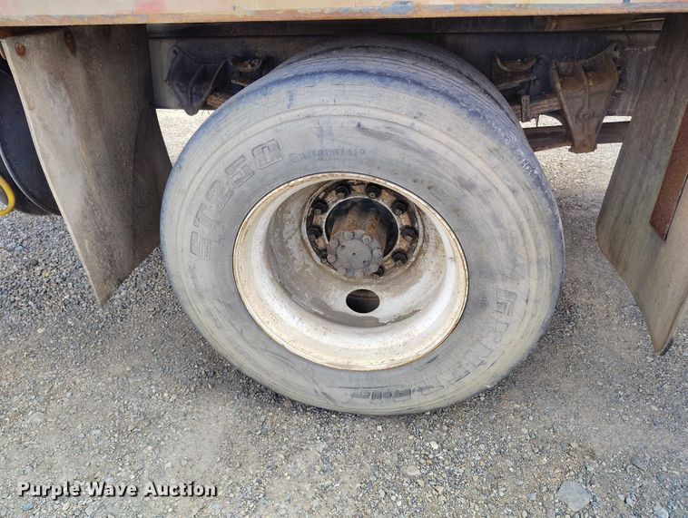 image for item ED0061 1993 International 4700 applicator truck