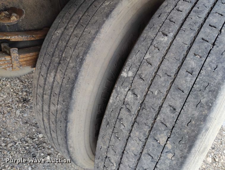 image for item ED0061 1993 International 4700 applicator truck