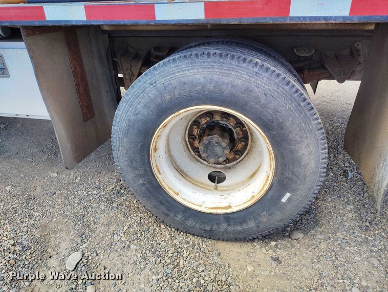 image for item ED0061 1993 International 4700 applicator truck