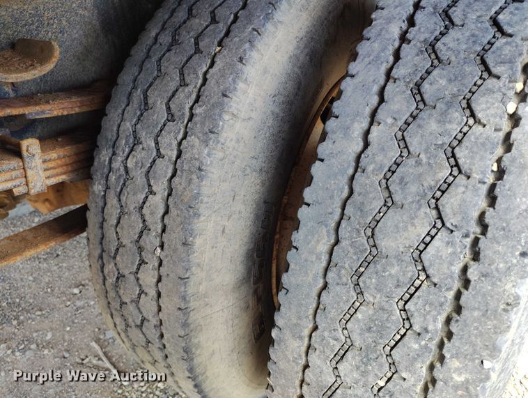 image for item ED0061 1993 International 4700 applicator truck