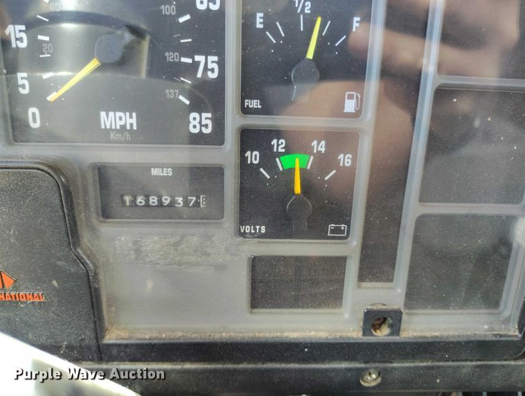 image for item ED0061 1993 International 4700 applicator truck