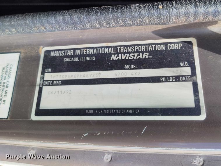 image for item ED0061 1993 International 4700 applicator truck