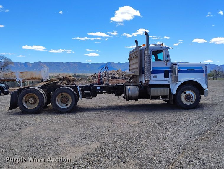 image for item ED0063 1987 Freightliner Conventional semi truck