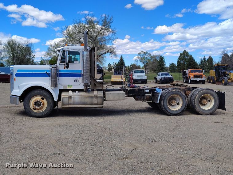 image for item ED0063 1987 Freightliner Conventional semi truck
