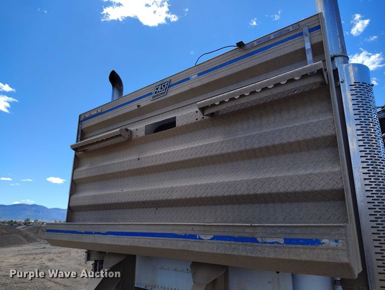 image for item ED0063 1987 Freightliner Conventional semi truck