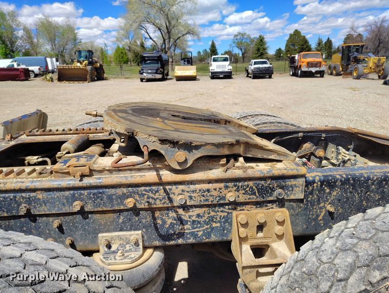 image for item ED0063 1987 Freightliner Conventional semi truck
