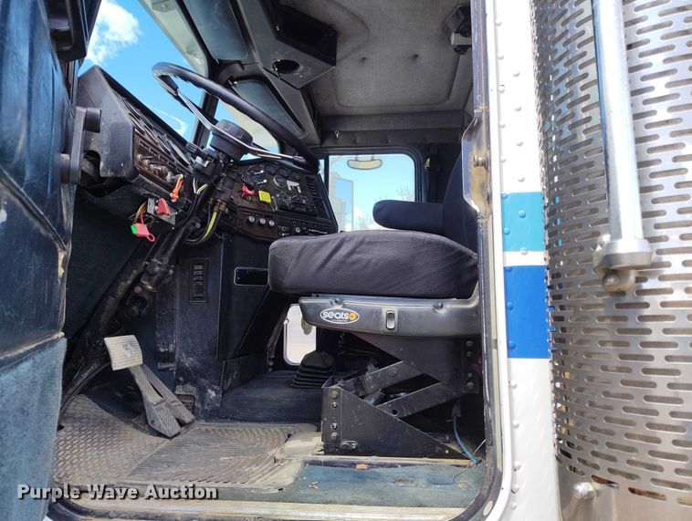 image for item ED0063 1987 Freightliner Conventional semi truck