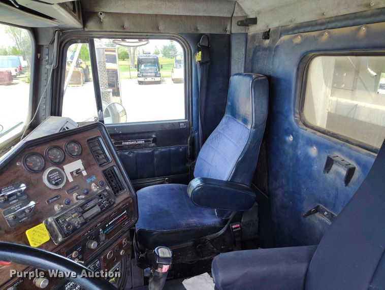 image for item ED0063 1987 Freightliner Conventional semi truck