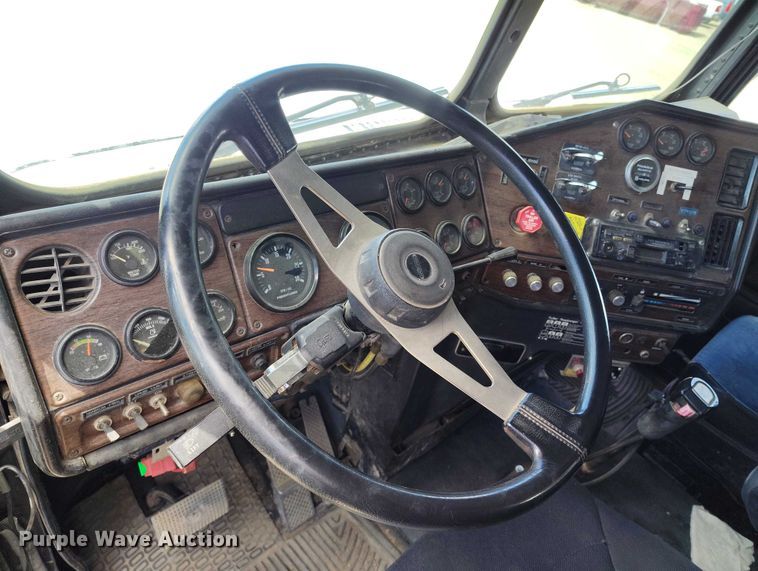 image for item ED0063 1987 Freightliner Conventional semi truck