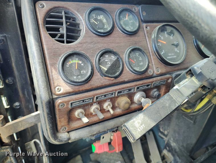 image for item ED0063 1987 Freightliner Conventional semi truck