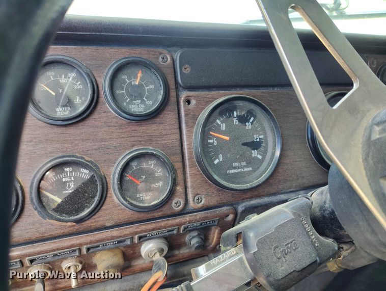 image for item ED0063 1987 Freightliner Conventional semi truck