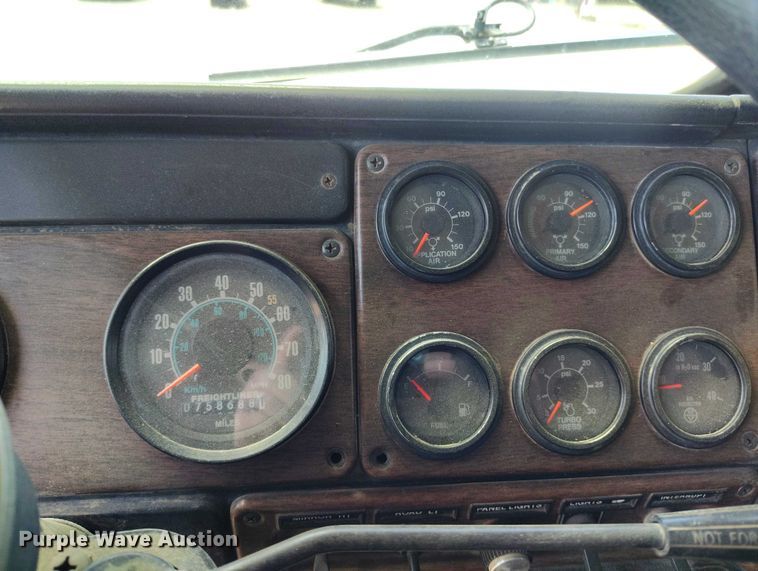 image for item ED0063 1987 Freightliner Conventional semi truck