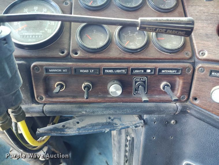 image for item ED0063 1987 Freightliner Conventional semi truck