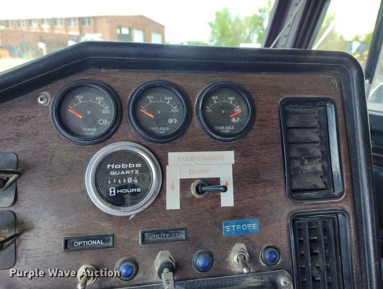 image for item ED0063 1987 Freightliner Conventional semi truck