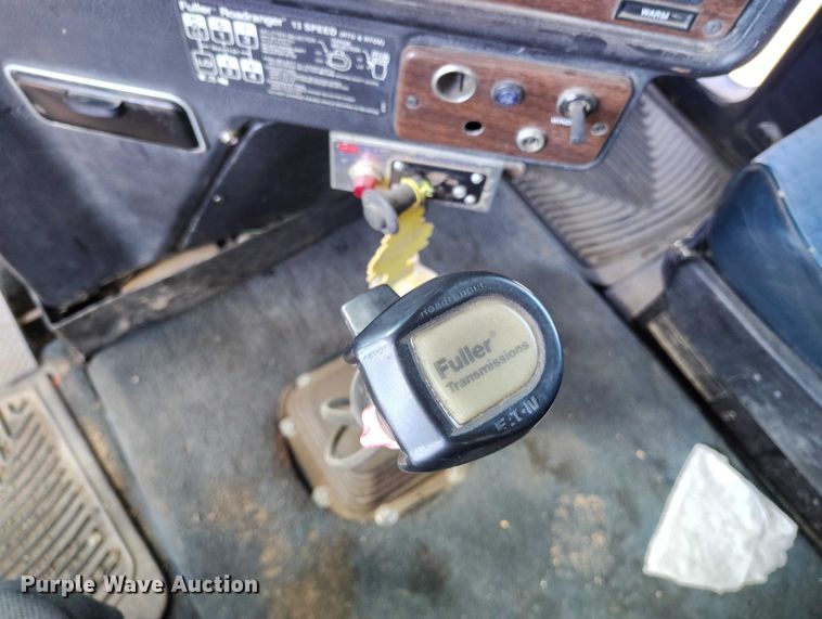 image for item ED0063 1987 Freightliner Conventional semi truck