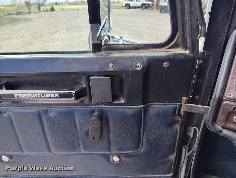 image for item ED0063 1987 Freightliner Conventional semi truck