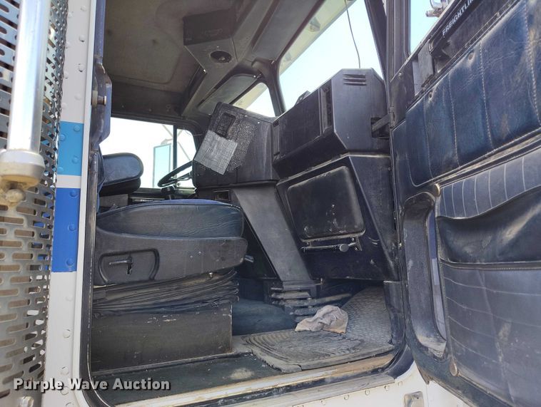 image for item ED0063 1987 Freightliner Conventional semi truck
