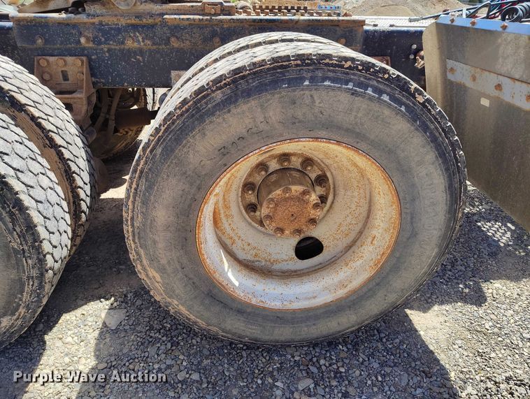 image for item ED0063 1987 Freightliner Conventional semi truck