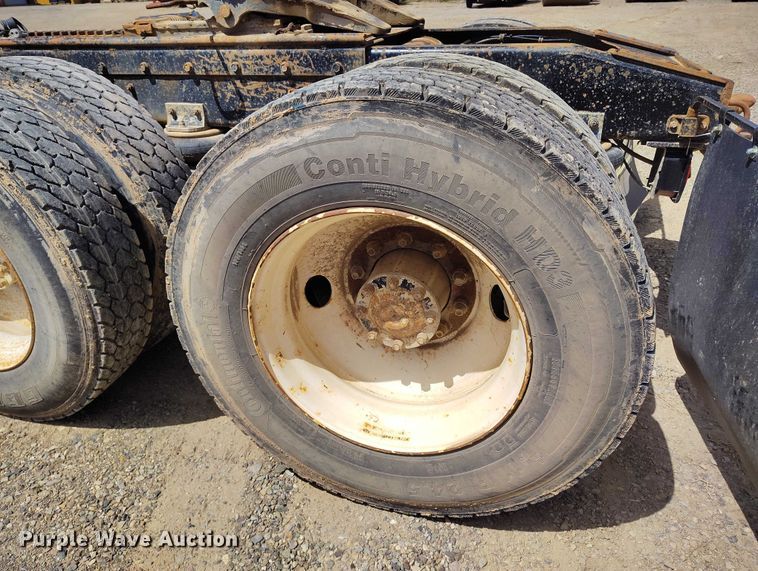 image for item ED0063 1987 Freightliner Conventional semi truck