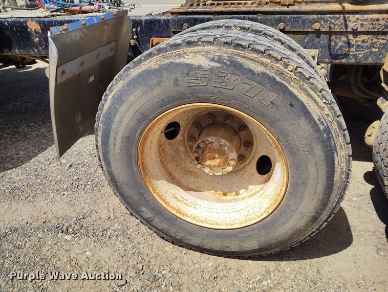 image for item ED0063 1987 Freightliner Conventional semi truck