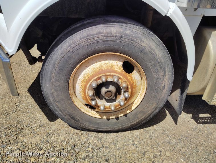image for item ED0063 1987 Freightliner Conventional semi truck