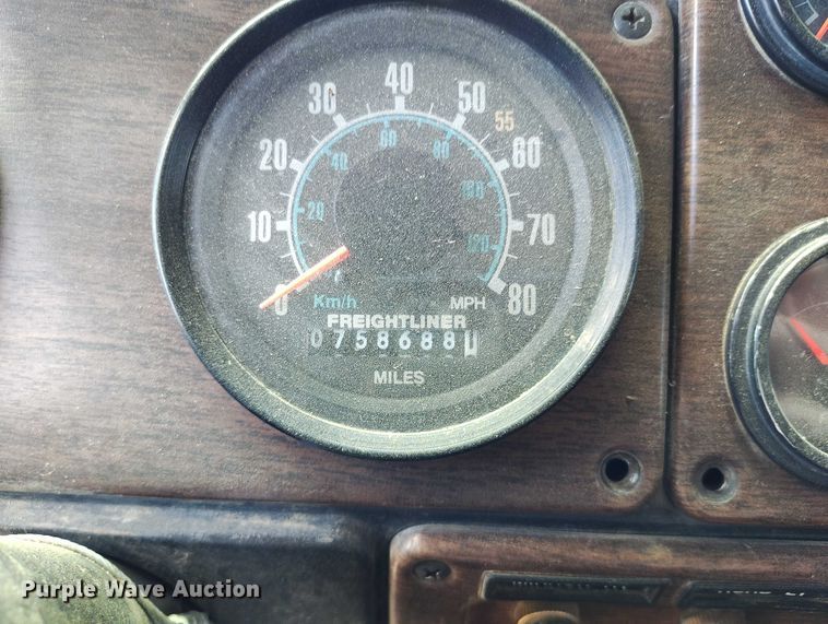 image for item ED0063 1987 Freightliner Conventional semi truck